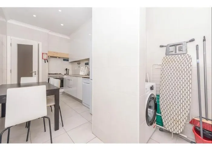 Houze Comfortable In Laranjeiras * Lisboa